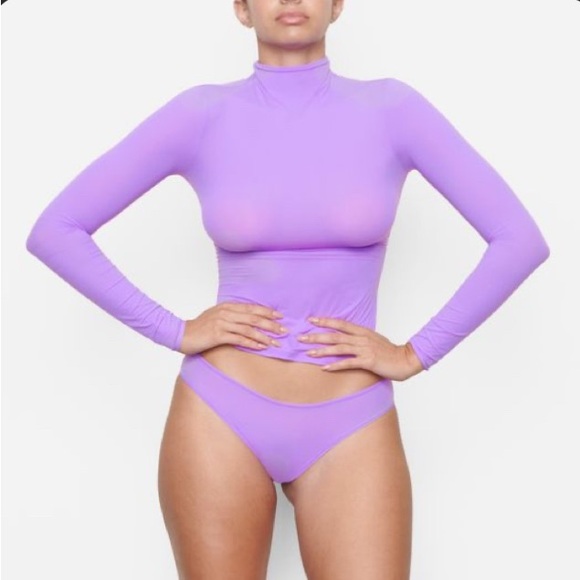 SKIMS Tops - Skims Fits Everybody turtleneck Top